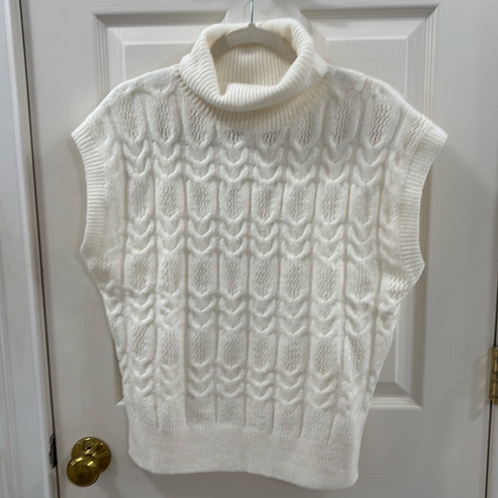 Time & tru sweater vest